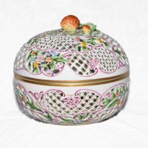 Herendi áttört porcelán süteményes